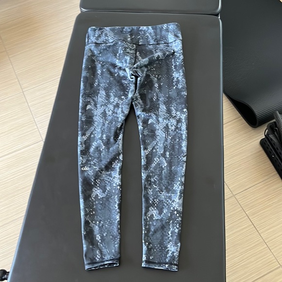 ALO blue-gray snakeskin S - Picture 4 of 7